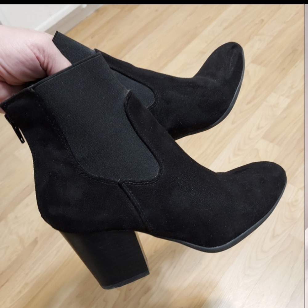 DIBA Nevada Chelsea Black Ankle Booties